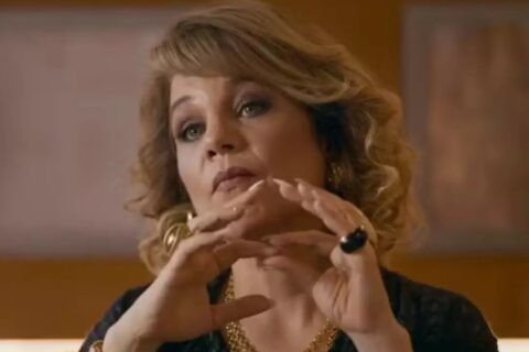 Quem Ama Cuida: Pilar tem descuido no julgamento de Adriana e entra em pânico