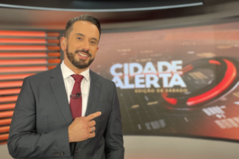 Repórter da Record, Dionísio Freitas sofre queda no meio do mato e assusta Reinaldo Gottino