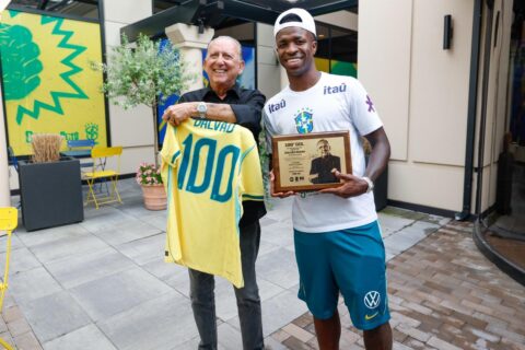 Antes de Brasil x Japão, Galvão Bueno e Vini Jr. trocam homenagens após gol histórico