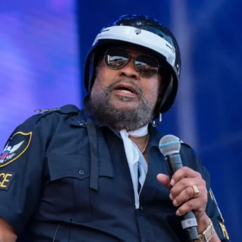Vocalista do Village People morre aos 74 anos