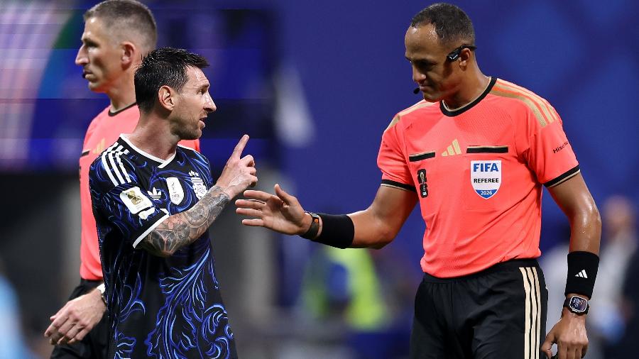 Quem foi o juiz de Argentina x Inglaterra, apontado como 'favorito' de Messi na Copa