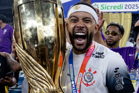 Memphis aperta Corinthians e faz última exigência antes de assinar renovação de contrato