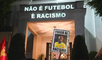 Conmebol divulga novas regras de arbitragem na Libertadores e Sul-Americana e ignora Lei Vini Jr.