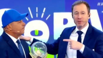 Ao vivo no SBT, vidente prevê vitória do Brasil na Copa de 2030 e Tiago Leifert faz pedido