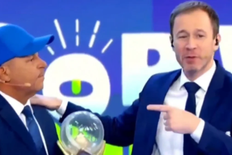 Ao vivo no SBT, vidente prevê vitória do Brasil na Copa de 2030 e Tiago Leifert faz pedido