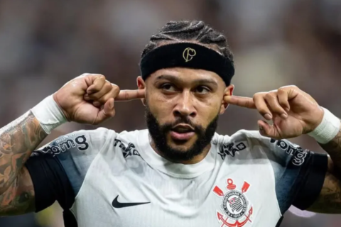 Após assumir renovação com Corinthians, Memphis tem data para desembarcar no Brasil