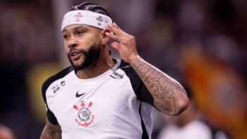 A decisão de Memphis Depay que vai abalar os rivais do Corinthians na Libertadores