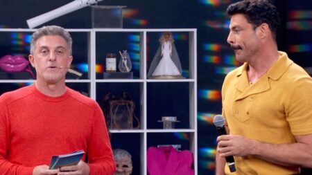 Ao vivo na Globo, Luciano Huck reencontra Cauã Reymond e surpreende após gafe com bet