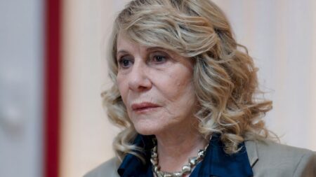 Por Você: Pérola descobre doença, preocupa Vanessa e exige segredo de Ricardo