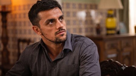 Felipe Simas fecha acordo com a Globo e garante papel em nova novela