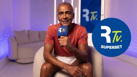 Senador, Romário compra campeonato de futebol e anuncia transmissão para canal no YouTube