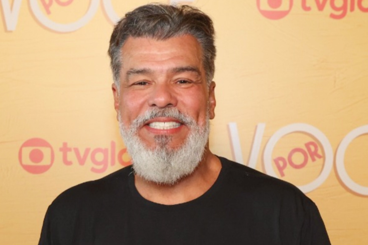 Maurício Mattar sorrindo em evento da novela Por Você