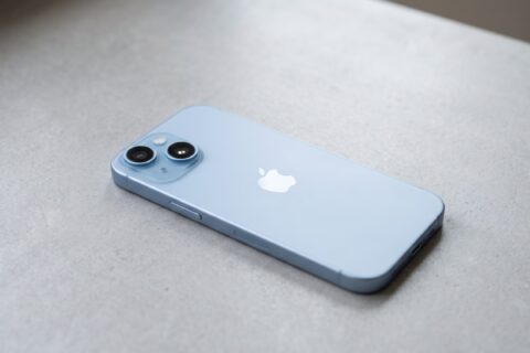 iPhone 15 de 256 GB recebe desconto de 48% na Amazon, sai por R$ 4.210,15 no Pix e mantém câmera de 48 MP