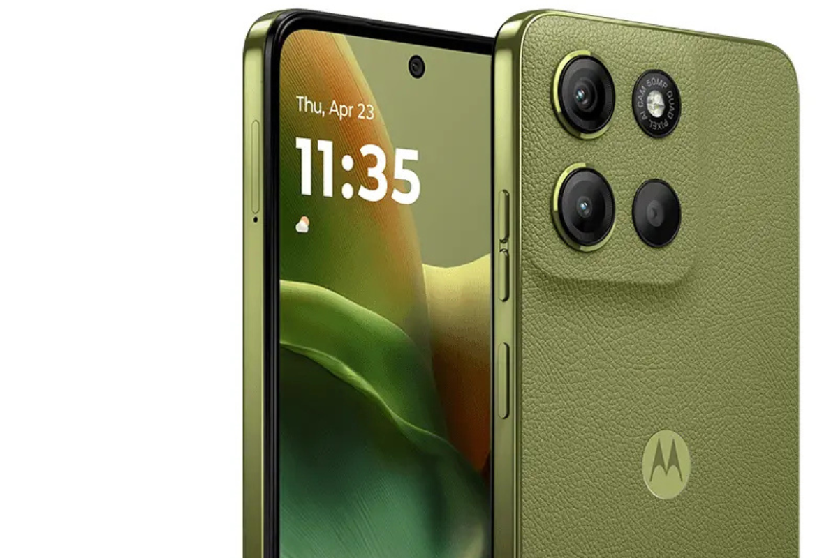 Moto G56 na cor verde, dando destaque para a tela e câmera