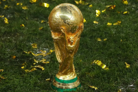 Netflix compra direitos dos 104 jogos da Copa de 2030 na Espanha e Andorra, amplia presença no futebol e prevê partidas gratuitas na TV