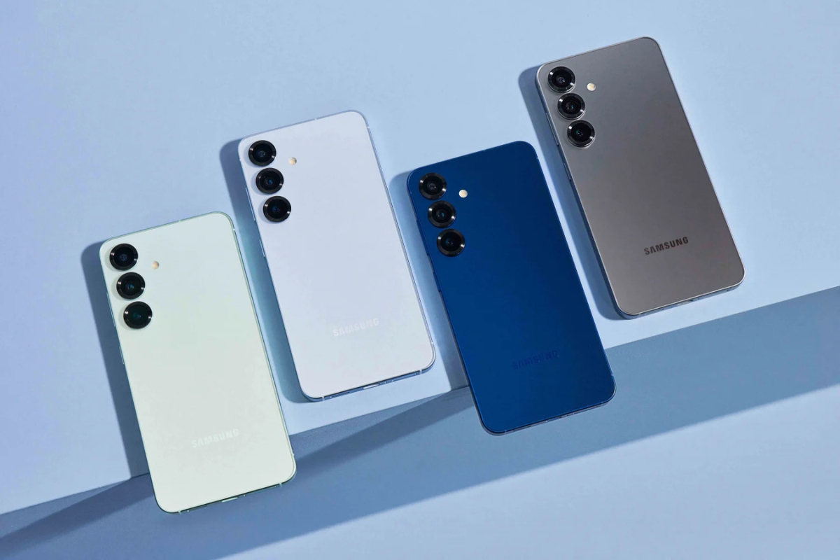 Vários celulares da linha Galaxy S25, em cores diferentes