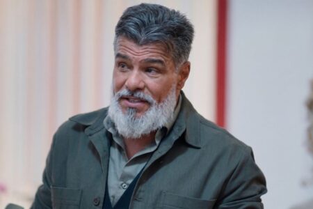 Por Você: Zé se une a Junqueira, que arma plano para capanga atacar Gabriel