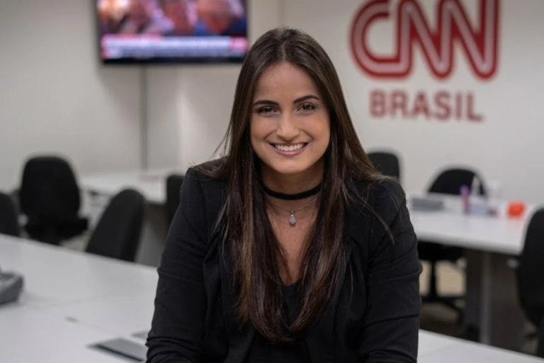Mari Palma sorrindo